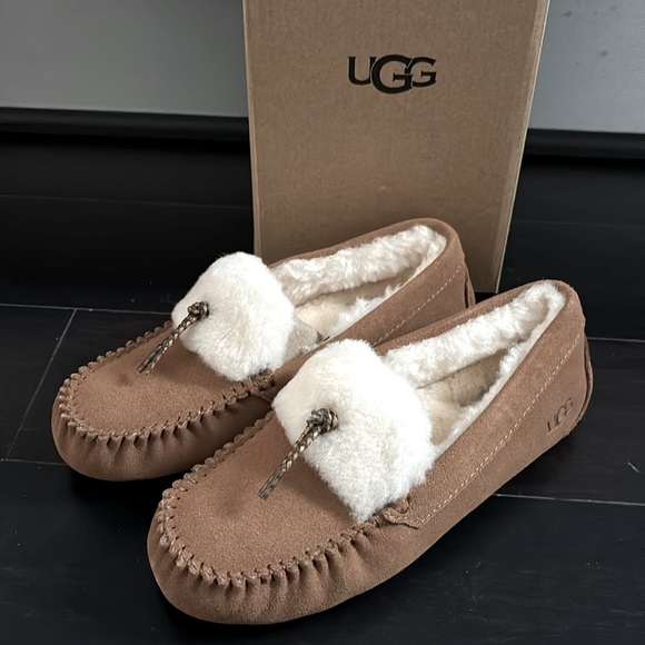 UGG DAKOTA SHEARLING BRAID SLIPPERS IN CHESTNUT SZ 6 NEW IN BOX!
